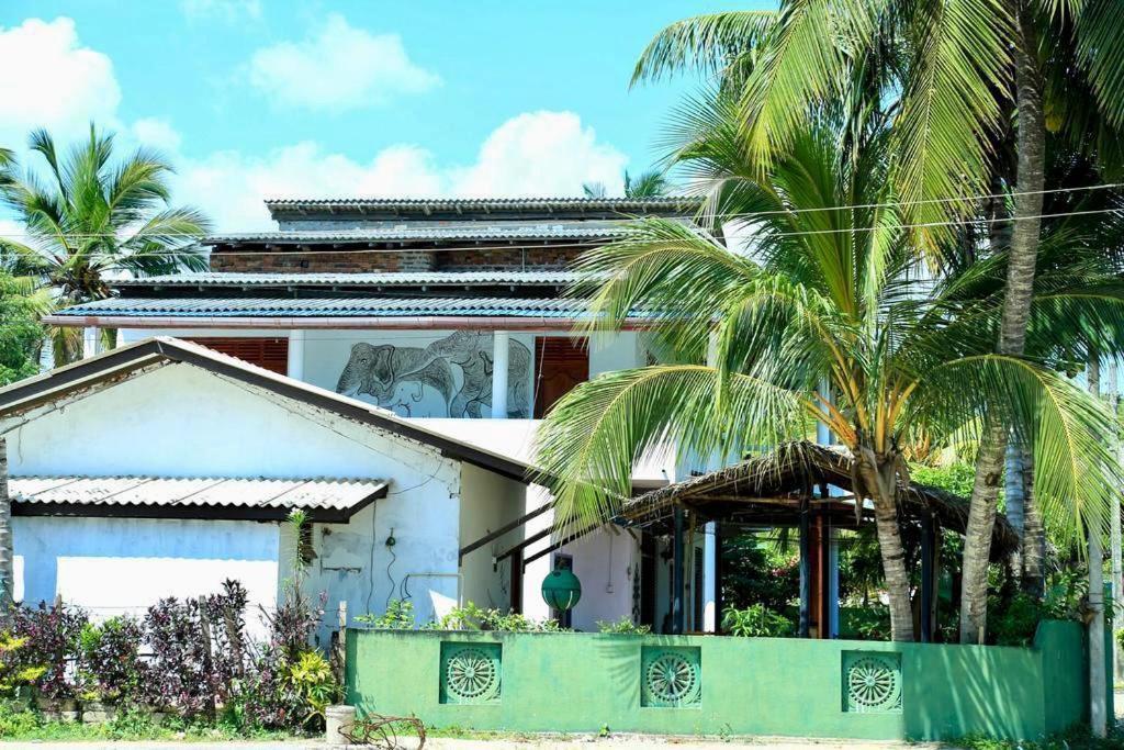 Sunrise Guest House & Restaurant Tangalle Dış mekan fotoğraf